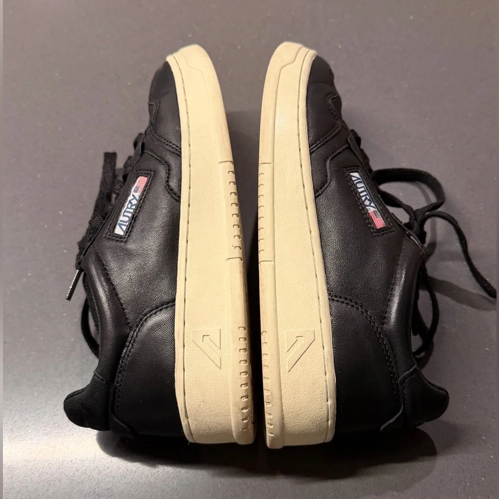 Autry Black Leather Medalist Low Sneakers in Super Soft Nappa Size 39 US 9 EUC